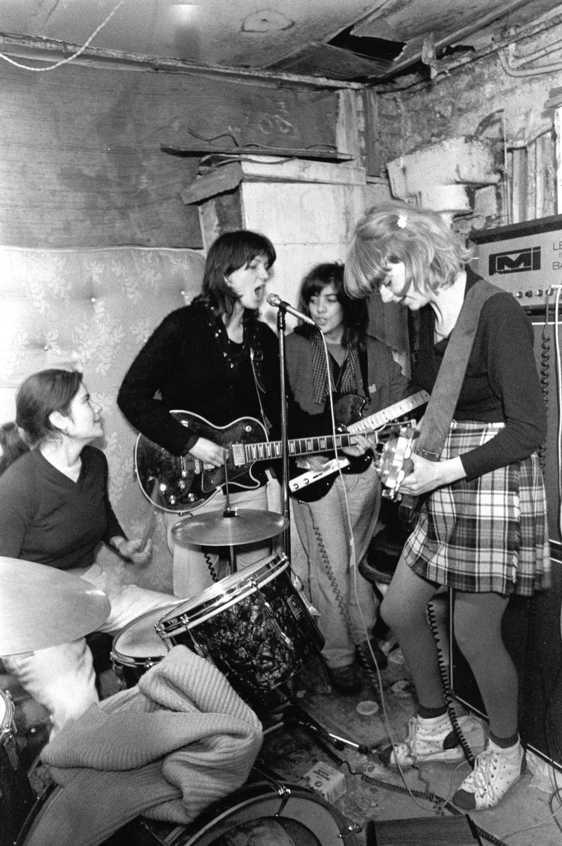 photo-janette-beckman-the-raincoats-in-london-1981.jpg