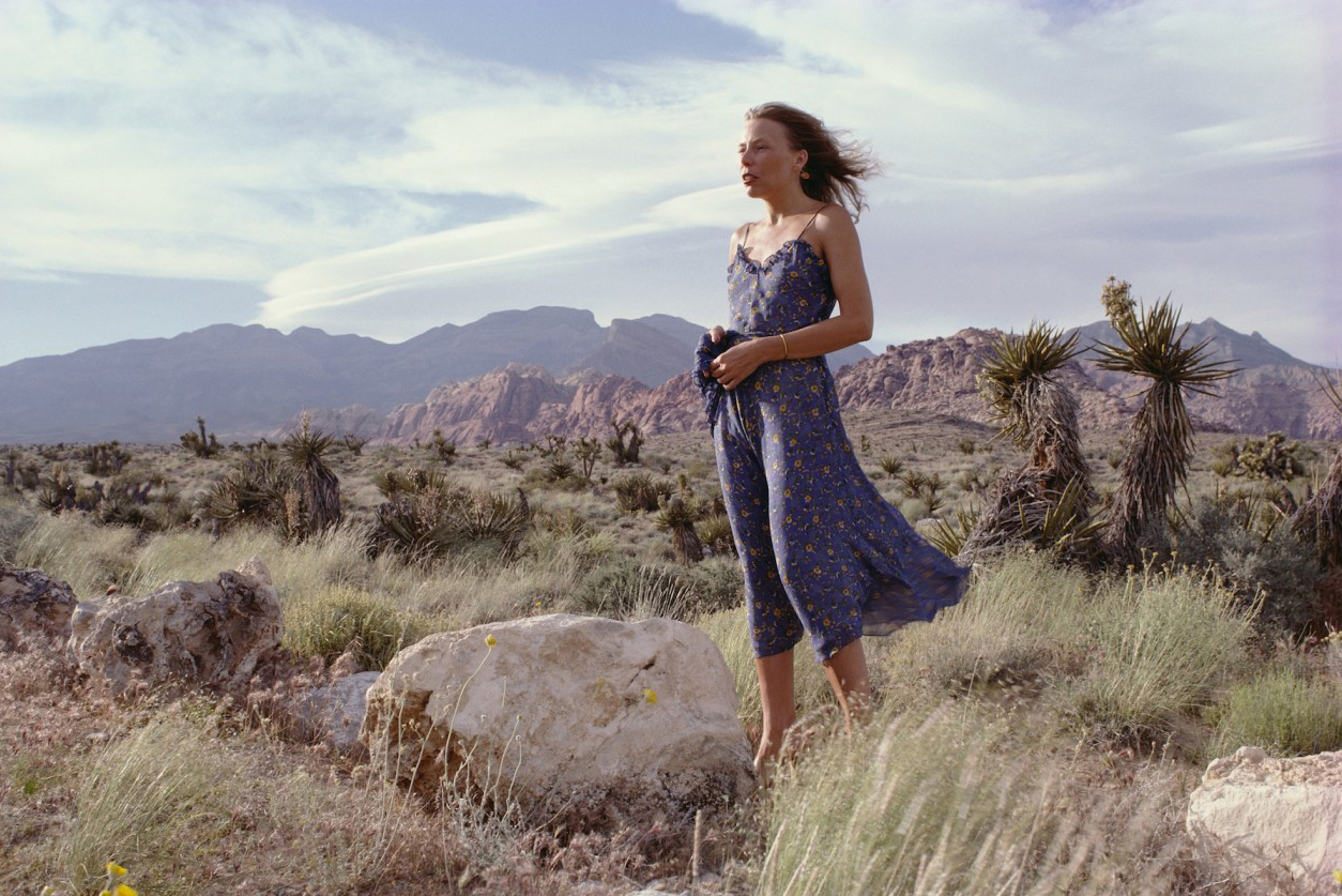 joni-mitchell-standing-in-a-desert-1978-photo-henry-diltzcorbis.jpg