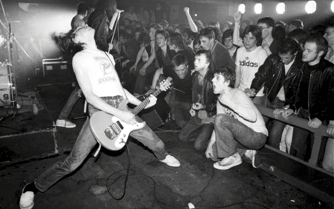 2012-06-19-asptheramonescourtesyofiandickson.1680x1050