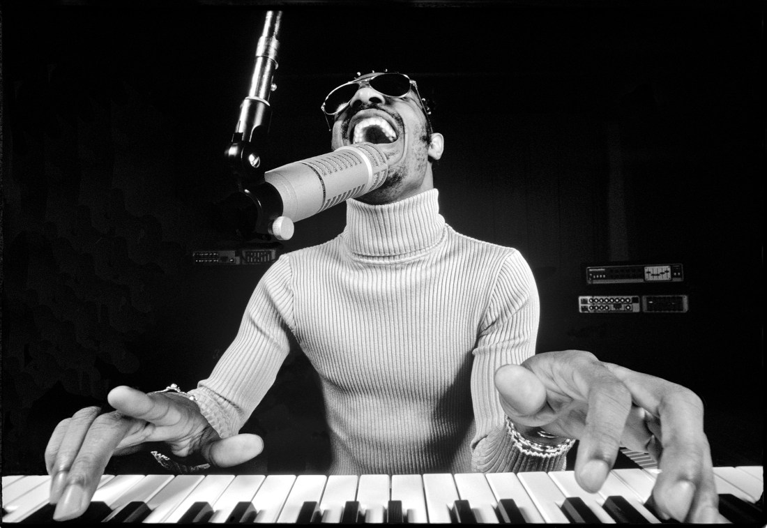stevie-wonder-during-a-rehearsal-session-in-los-angeles-not-far-from-the-hyatt-house-1974-photo-al-satterwhite.jpg