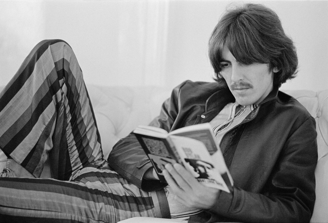 george-harrison-apple-corps-london-1968-photo-baron-wolman.jpg