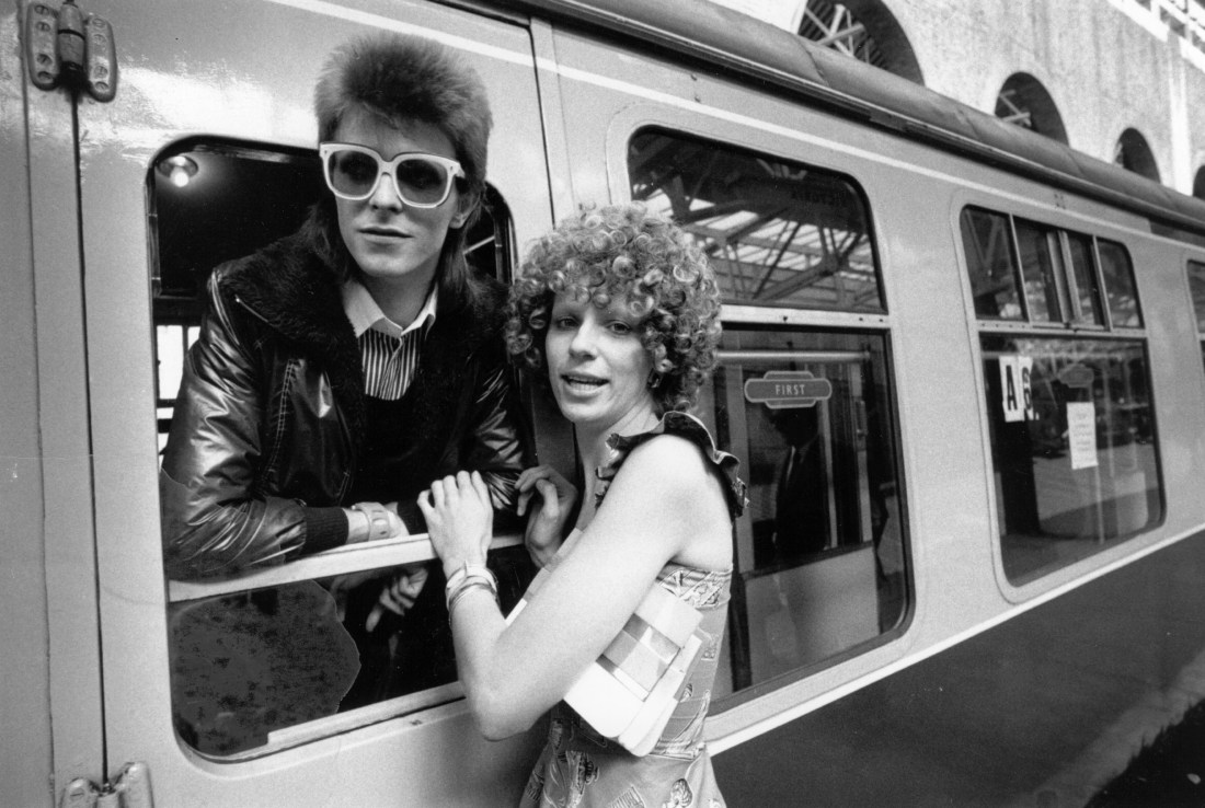 david-bowie-is-seen-off-at-the-station-by-his-wife-angie-photo-by-smithexpressgetty-images.jpg